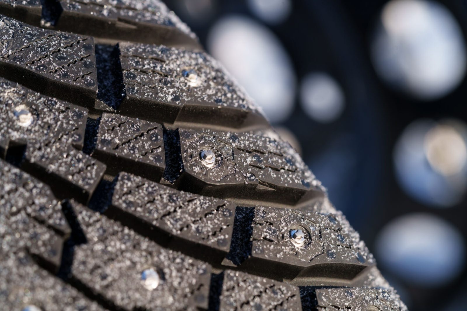 Bespikte Lauffläche des Nokian Hakkapeliitta 01 im Frost (Foto: Nokian Tyres)